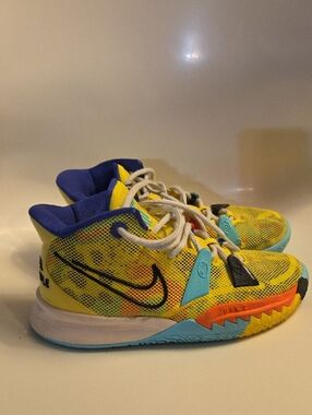 Kids Nike Kyrie 7 1 World 1 People Sneakers